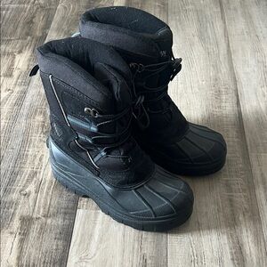 Magellan Outdoors Kids Black Waterproof Boots | Boys Size 4